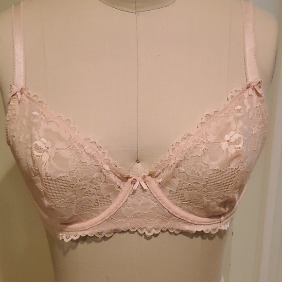 Pink lace bra - Picture 1 of 3